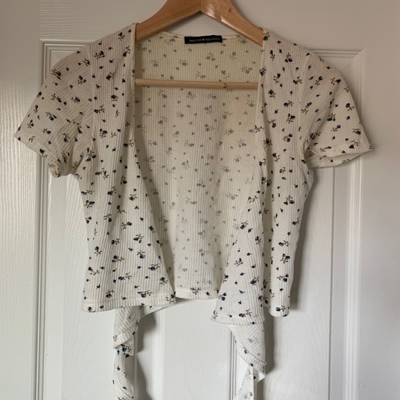 Brandy Melville Tops - Brandy wrap top